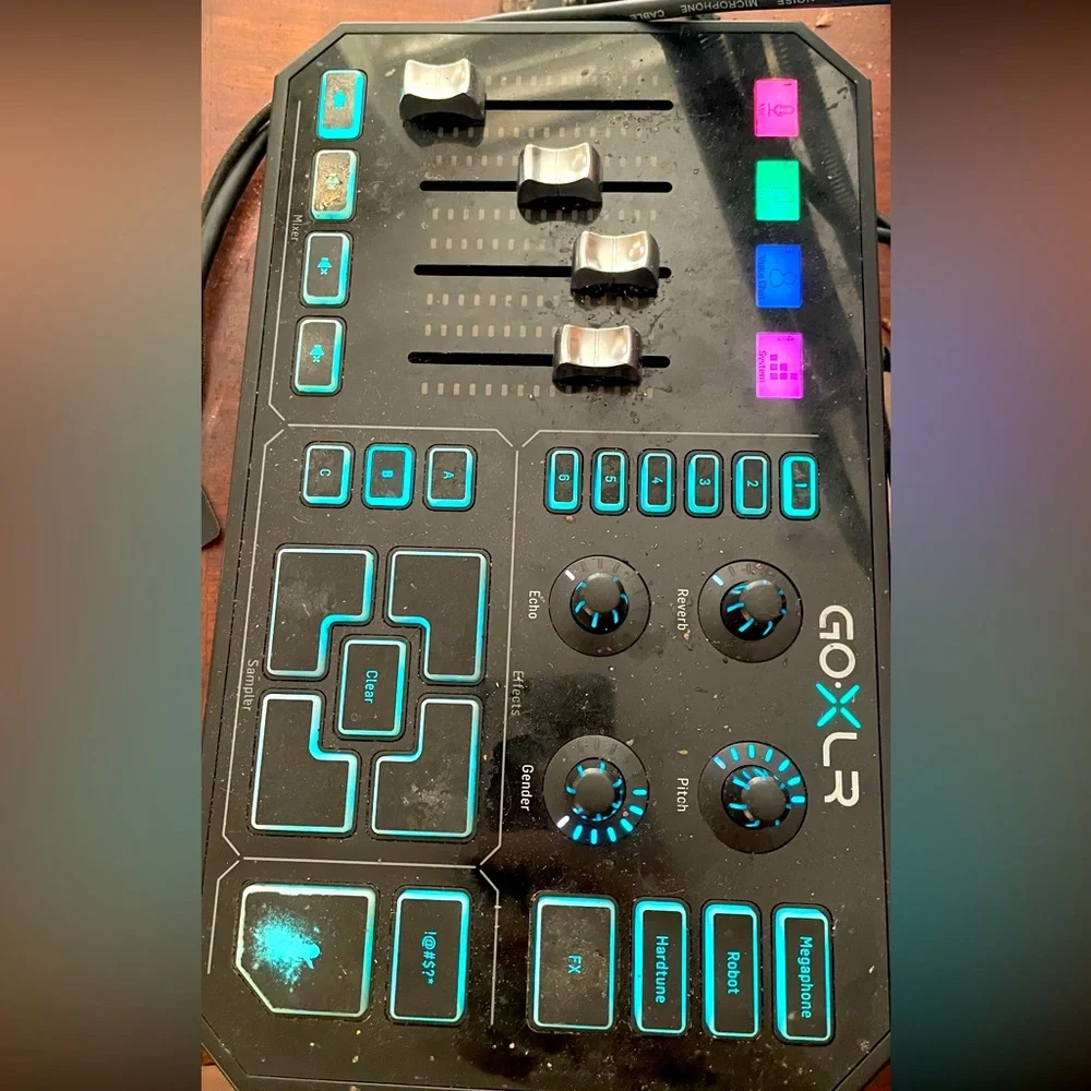 GoXLR audio interface used in good condition $200 shipped!